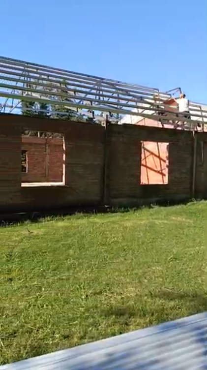 Manos que construyen
y acompañan