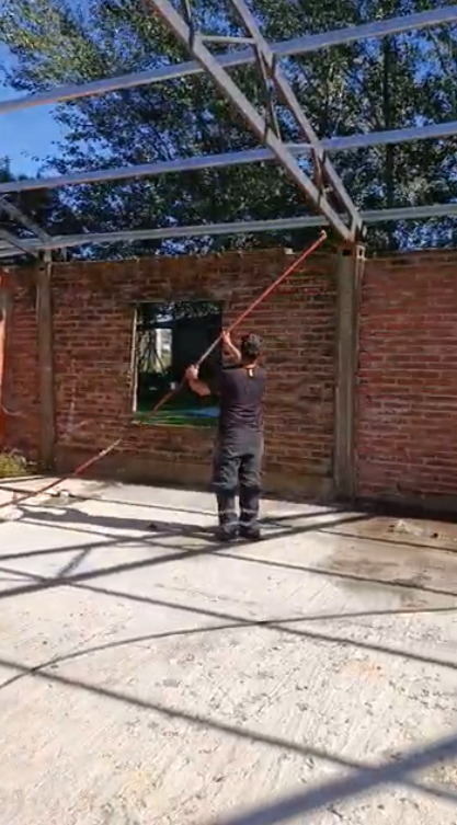 Columnas y techo:
el salón va tomando forma